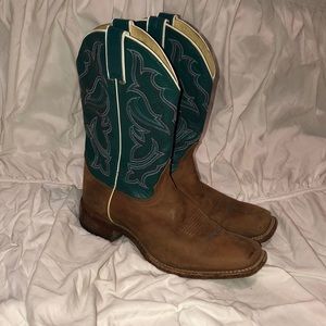 Women’s cowboy boots